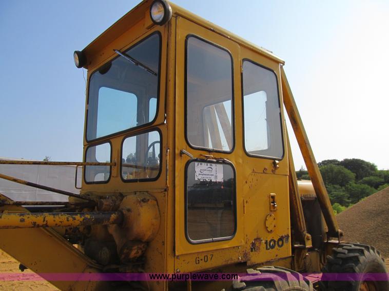 image for item E4974 1966 Allis-Chalmers M100B motor grader