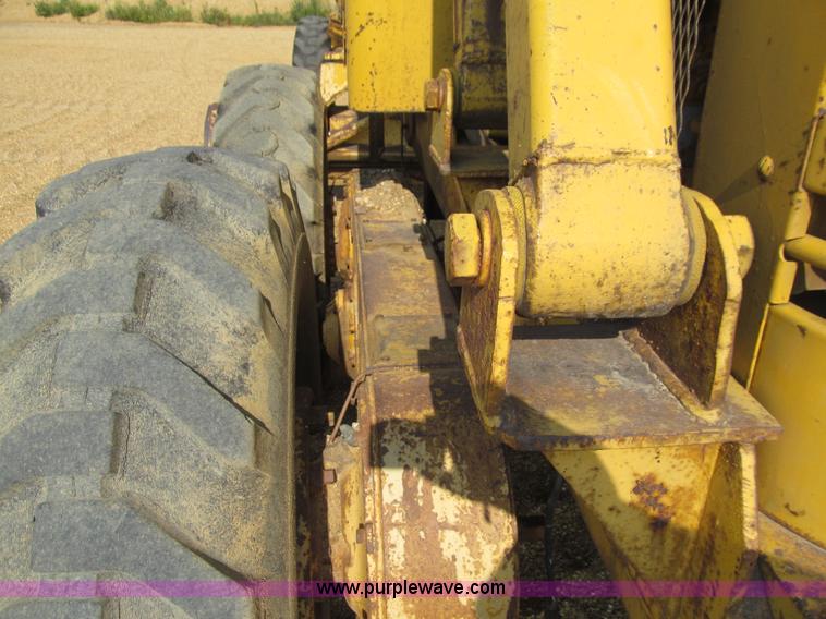image for item E4974 1966 Allis-Chalmers M100B motor grader