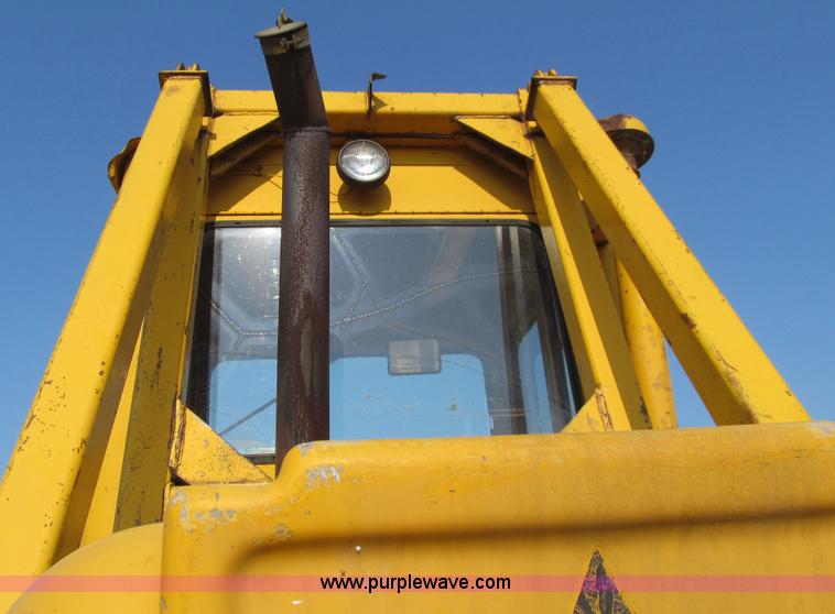 image for item E4974 1966 Allis-Chalmers M100B motor grader