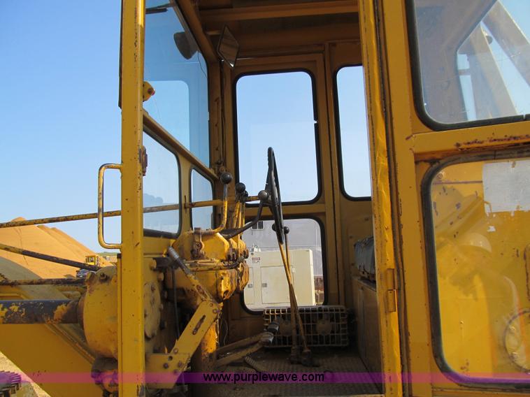 image for item E4974 1966 Allis-Chalmers M100B motor grader