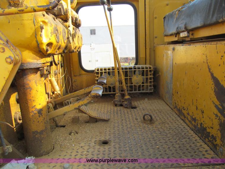 image for item E4974 1966 Allis-Chalmers M100B motor grader