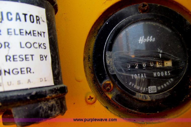 image for item E4974 1966 Allis-Chalmers M100B motor grader