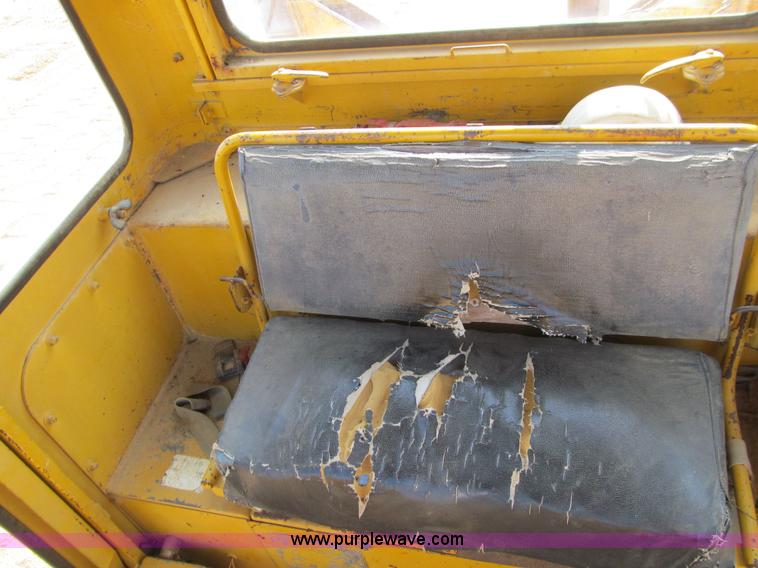 image for item E4974 1966 Allis-Chalmers M100B motor grader