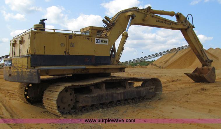 image for item E4976 1980 Caterpillar 235 excavator