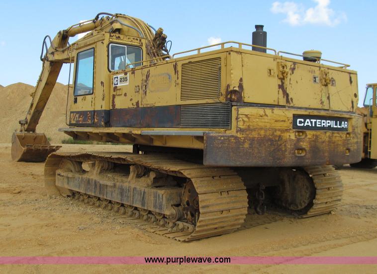 image for item E4976 1980 Caterpillar 235 excavator