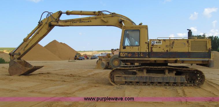 image for item E4976 1980 Caterpillar 235 excavator