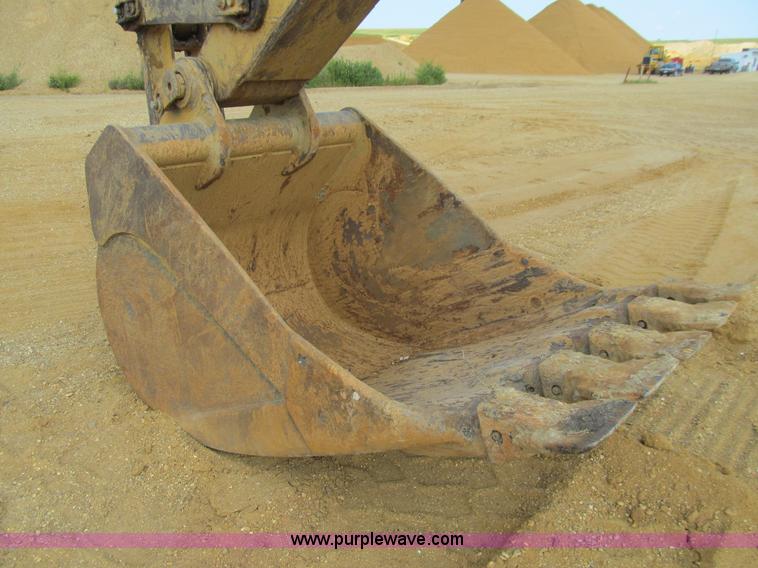 image for item E4976 1980 Caterpillar 235 excavator