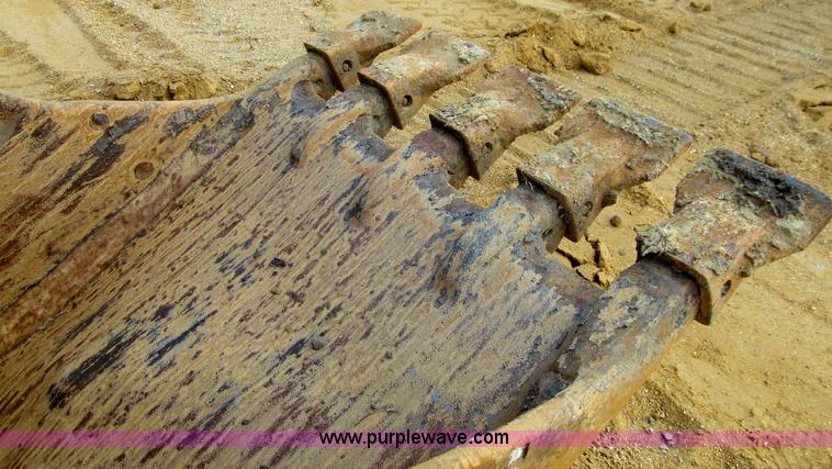 image for item E4976 1980 Caterpillar 235 excavator