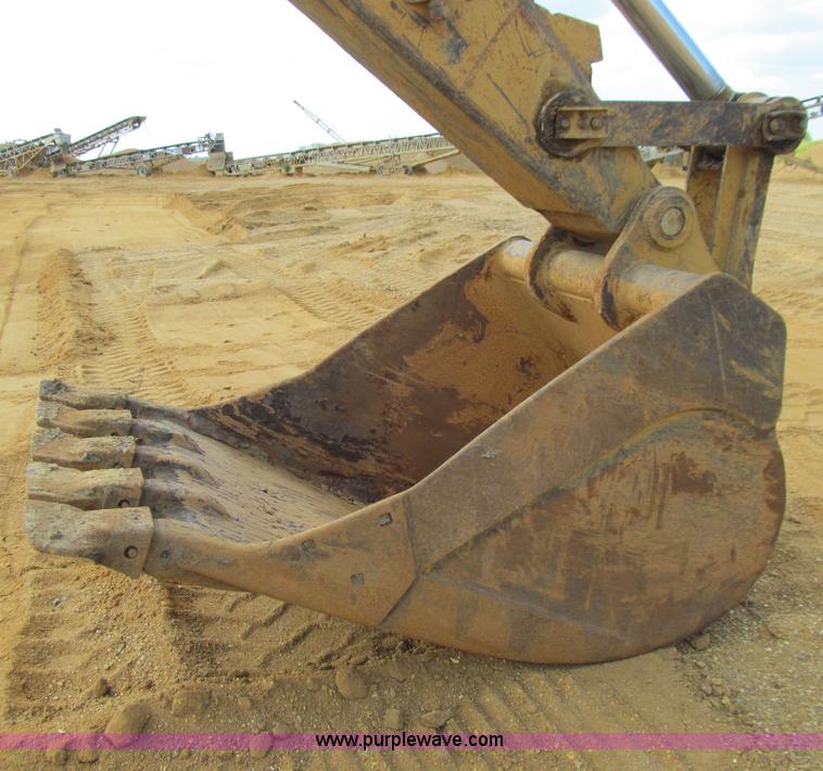 image for item E4976 1980 Caterpillar 235 excavator