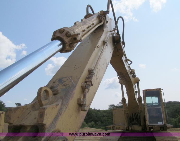 image for item E4976 1980 Caterpillar 235 excavator