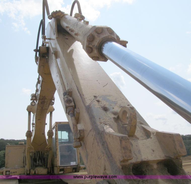 image for item E4976 1980 Caterpillar 235 excavator