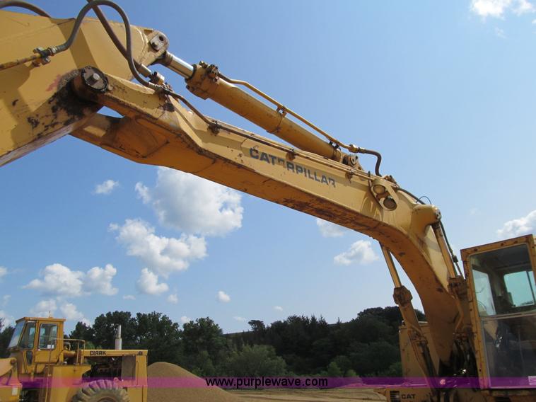 image for item E4976 1980 Caterpillar 235 excavator