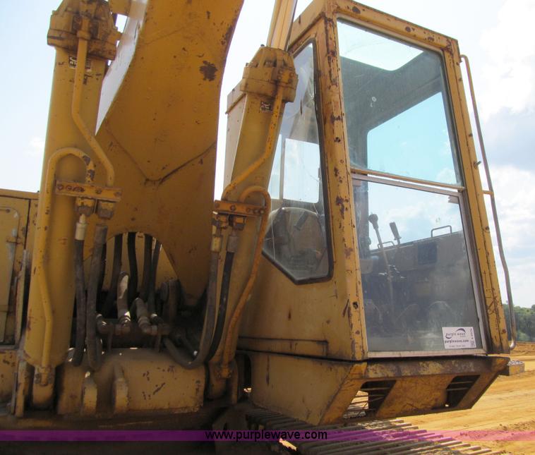image for item E4976 1980 Caterpillar 235 excavator