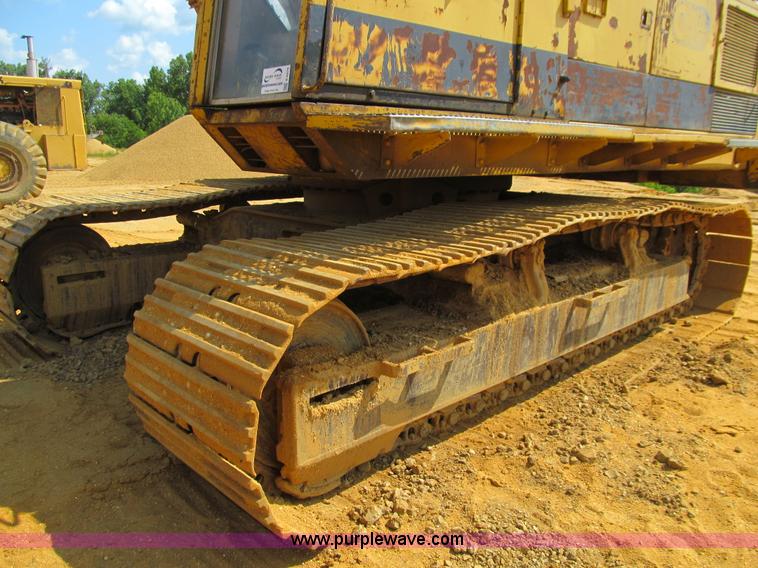 image for item E4976 1980 Caterpillar 235 excavator