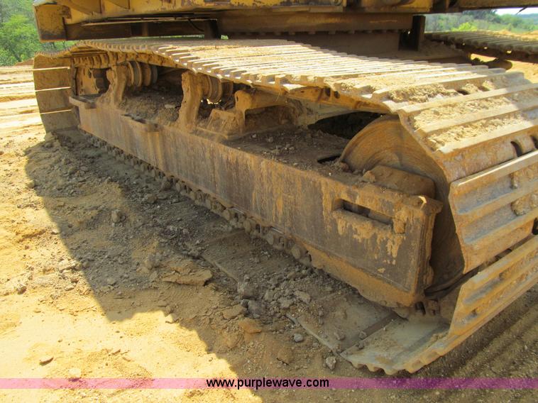 image for item E4976 1980 Caterpillar 235 excavator