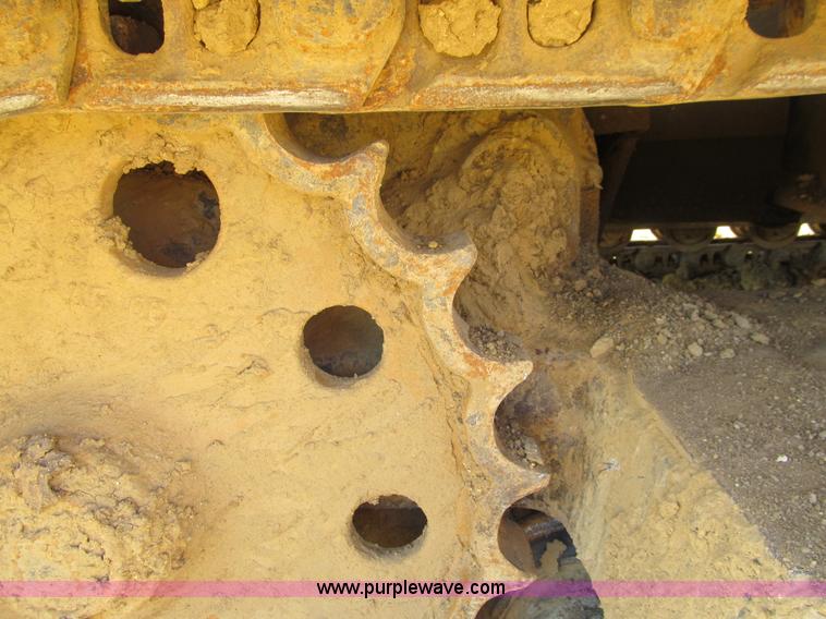 image for item E4976 1980 Caterpillar 235 excavator