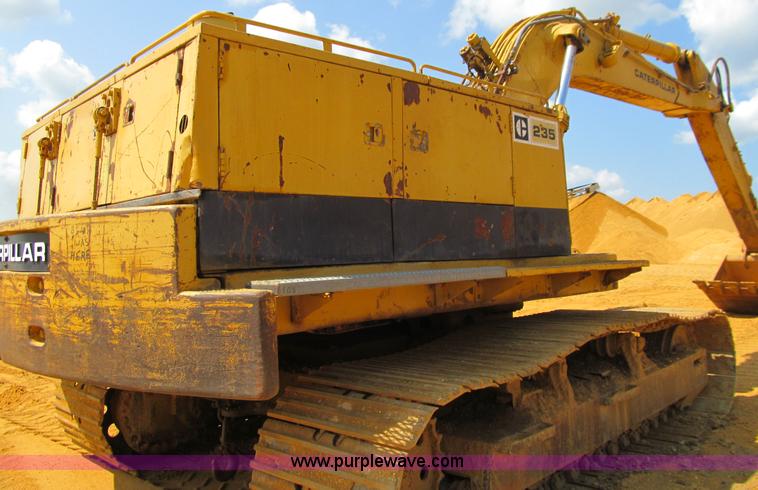 image for item E4976 1980 Caterpillar 235 excavator
