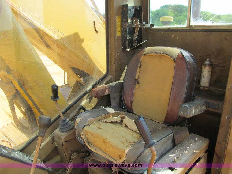 image for item E4976 1980 Caterpillar 235 excavator