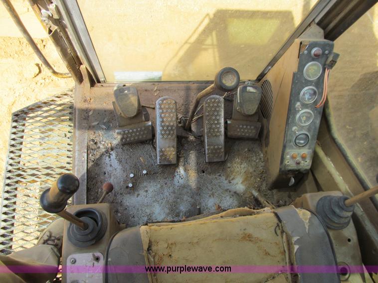 image for item E4976 1980 Caterpillar 235 excavator