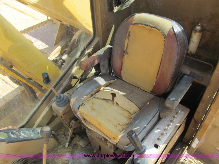 image for item E4976 1980 Caterpillar 235 excavator