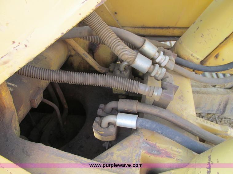 image for item E4976 1980 Caterpillar 235 excavator