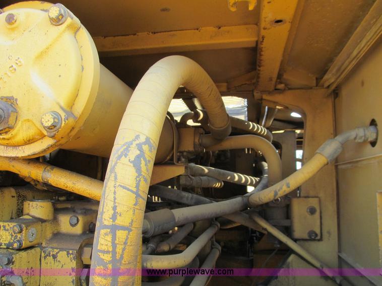 image for item E4976 1980 Caterpillar 235 excavator