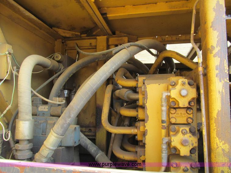 image for item E4976 1980 Caterpillar 235 excavator