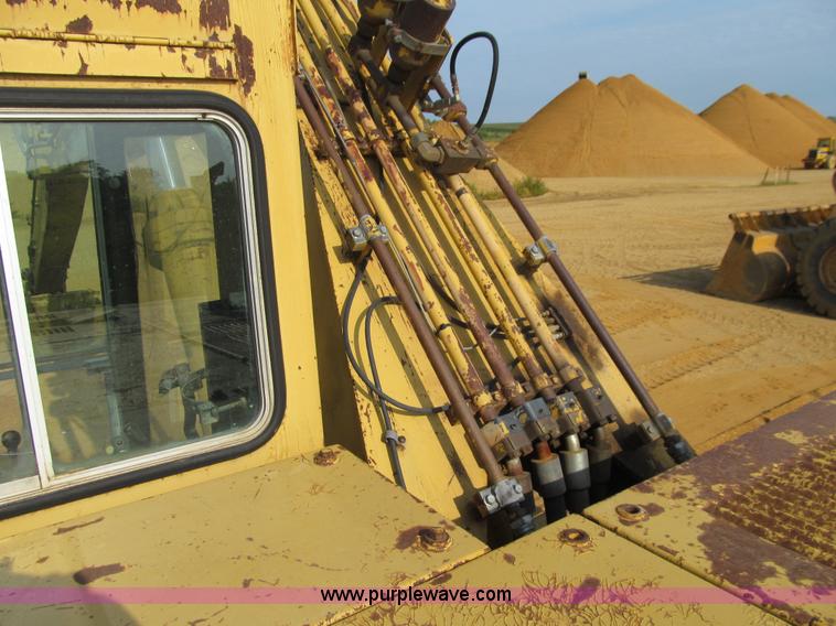 image for item E4976 1980 Caterpillar 235 excavator