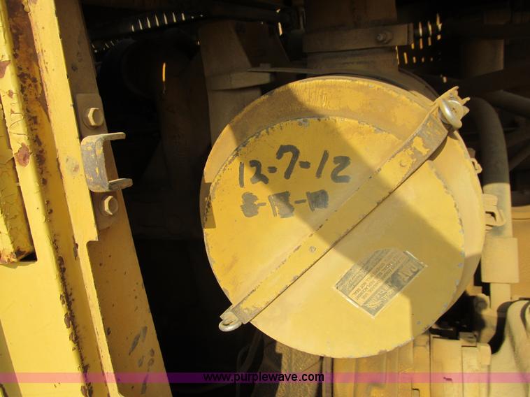 image for item E4976 1980 Caterpillar 235 excavator