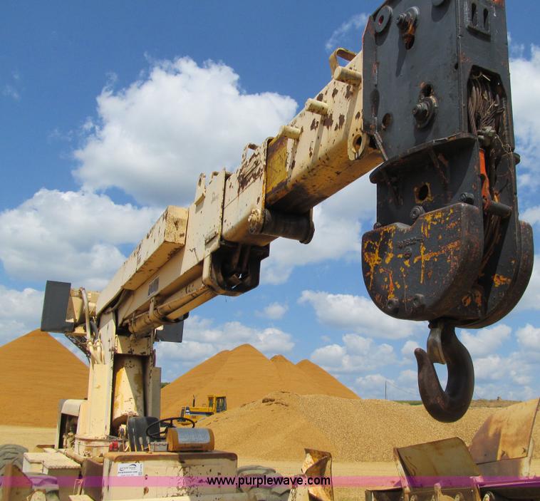 image for item E4978 1976 Galion 150A rough terrain crane