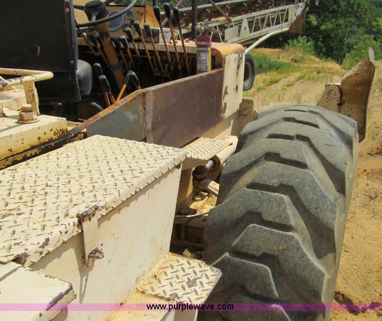 image for item E4978 1976 Galion 150A rough terrain crane