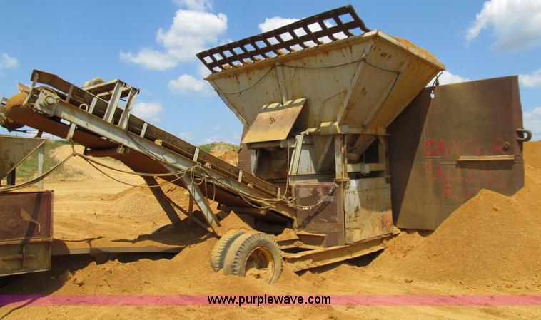 image for item E4979 Custom built portable vibratory feeder