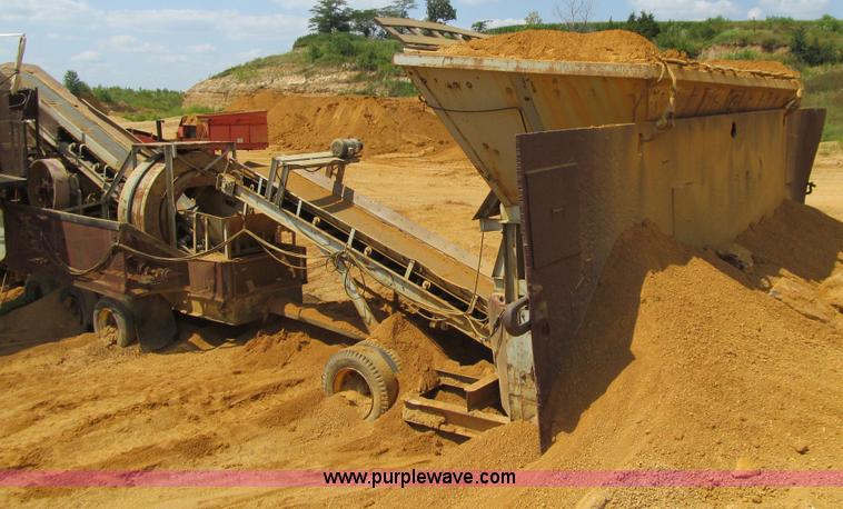 image for item E4979 Custom built portable vibratory feeder