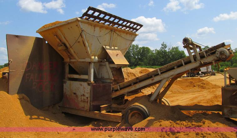 image for item E4979 Custom built portable vibratory feeder