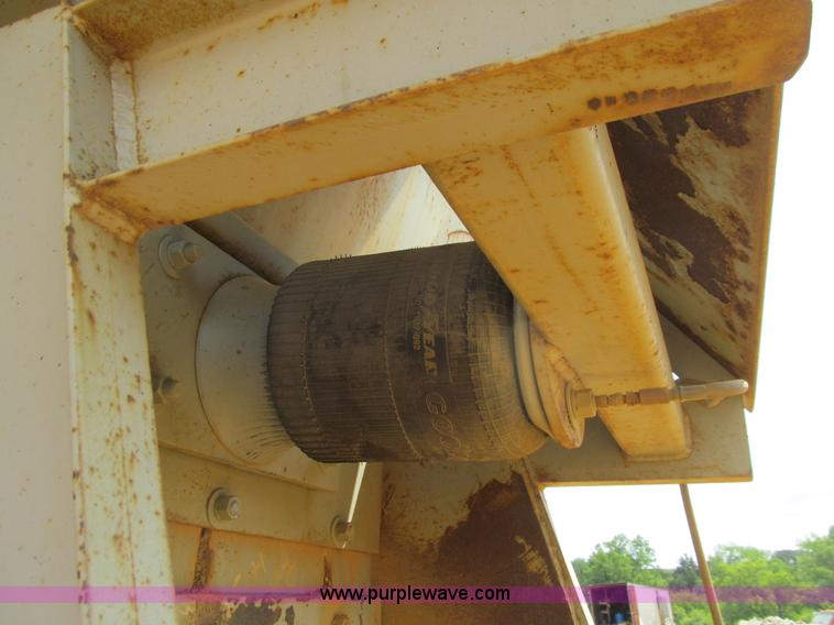 image for item E4979 Custom built portable vibratory feeder