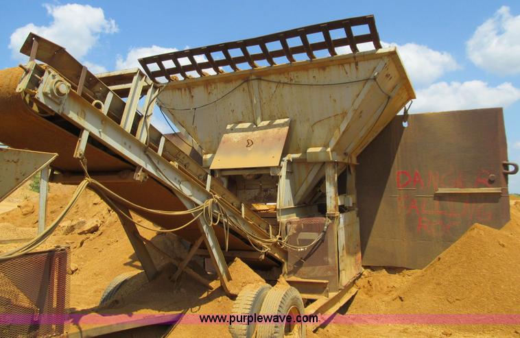 image for item E4979 Custom built portable vibratory feeder