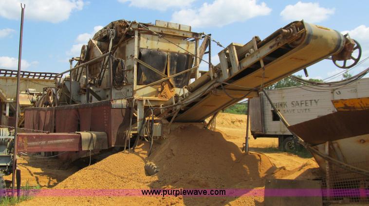 image for item E4980 Universal 880 Super G 4300 portable jaw/roll crushing plant