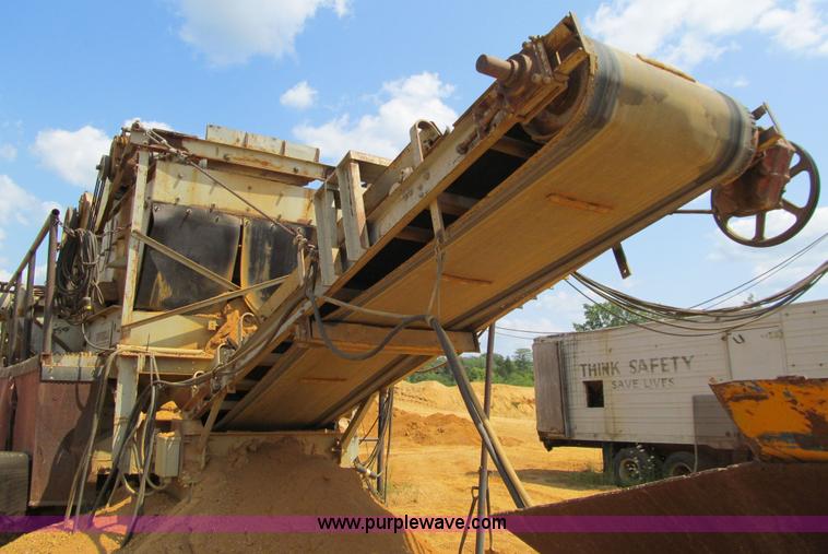 image for item E4980 Universal 880 Super G 4300 portable jaw/roll crushing plant