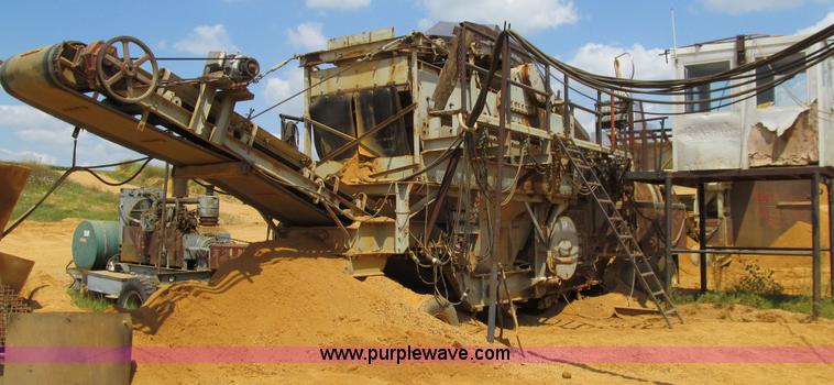 image for item E4980 Universal 880 Super G 4300 portable jaw/roll crushing plant