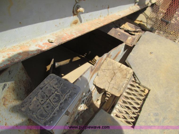 image for item E4980 Universal 880 Super G 4300 portable jaw/roll crushing plant