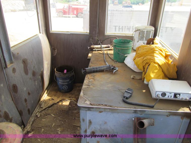 image for item E4980 Universal 880 Super G 4300 portable jaw/roll crushing plant