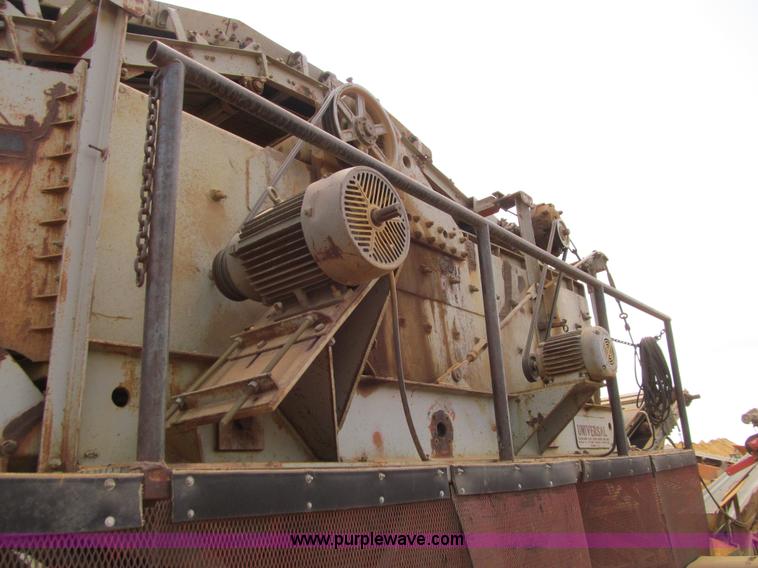 image for item E4980 Universal 880 Super G 4300 portable jaw/roll crushing plant
