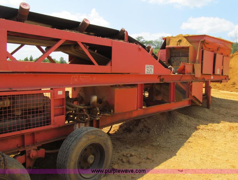 image for item E4982 Finlay 390 hydrascreen 5' x 12' two-deck portable screening plant