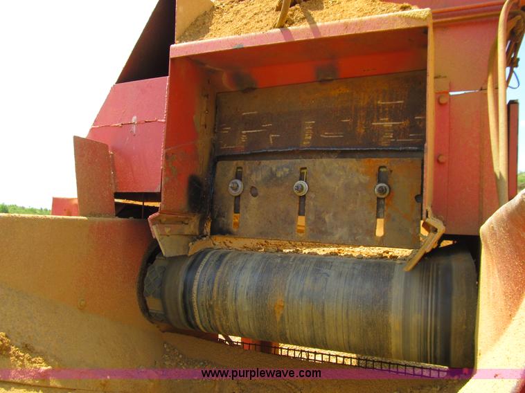 image for item E4982 Finlay 390 hydrascreen 5' x 12' two-deck portable screening plant