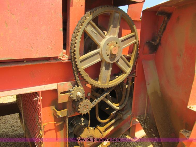 image for item E4982 Finlay 390 hydrascreen 5' x 12' two-deck portable screening plant