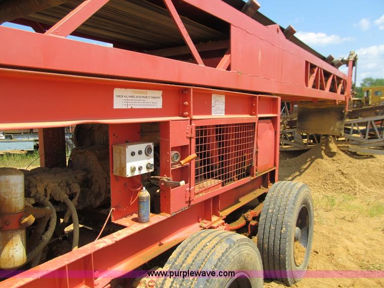 image for item E4982 Finlay 390 hydrascreen 5' x 12' two-deck portable screening plant