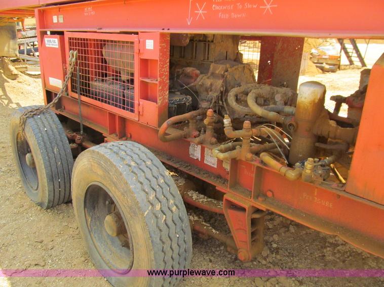 image for item E4982 Finlay 390 hydrascreen 5' x 12' two-deck portable screening plant