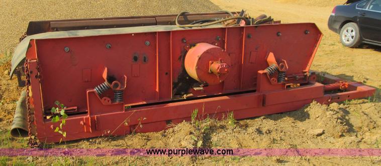 image for item E4982 Finlay 390 hydrascreen 5' x 12' two-deck portable screening plant