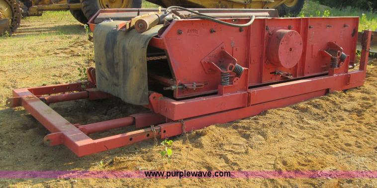 image for item E4982 Finlay 390 hydrascreen 5' x 12' two-deck portable screening plant