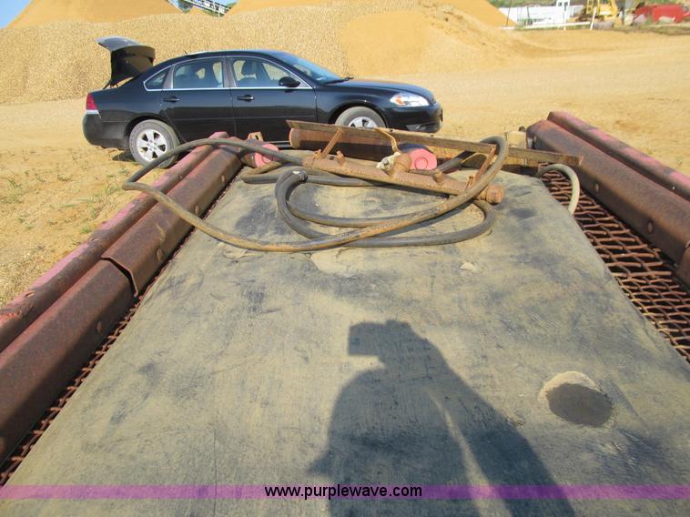 image for item E4982 Finlay 390 hydrascreen 5' x 12' two-deck portable screening plant